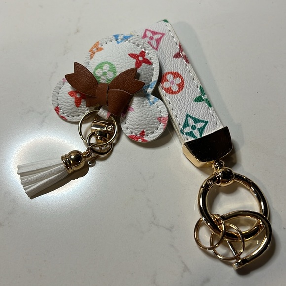 Lot of 2 Disney car keychain - Picture 4 of 4